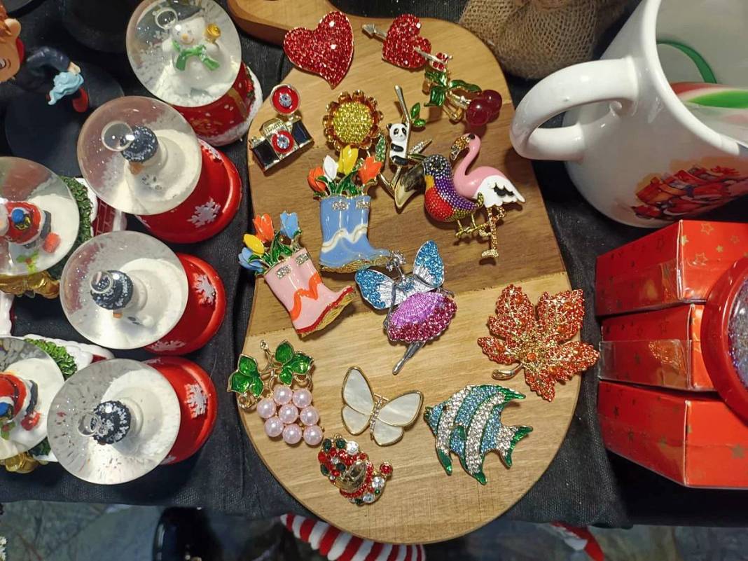 Başkentte hediye telaşına düşenler akın etti! Bu pazarda her şey parıltılı ve sihirli 12